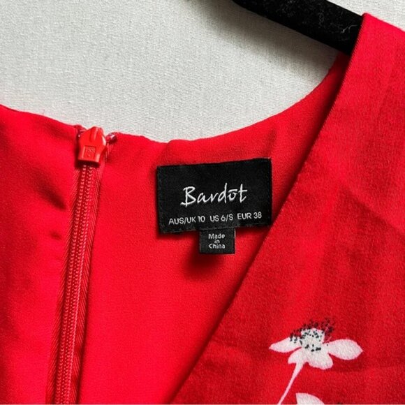 Bardot red floral faux wrap belted short sleeve dress Sz S - Picture 6 of 11